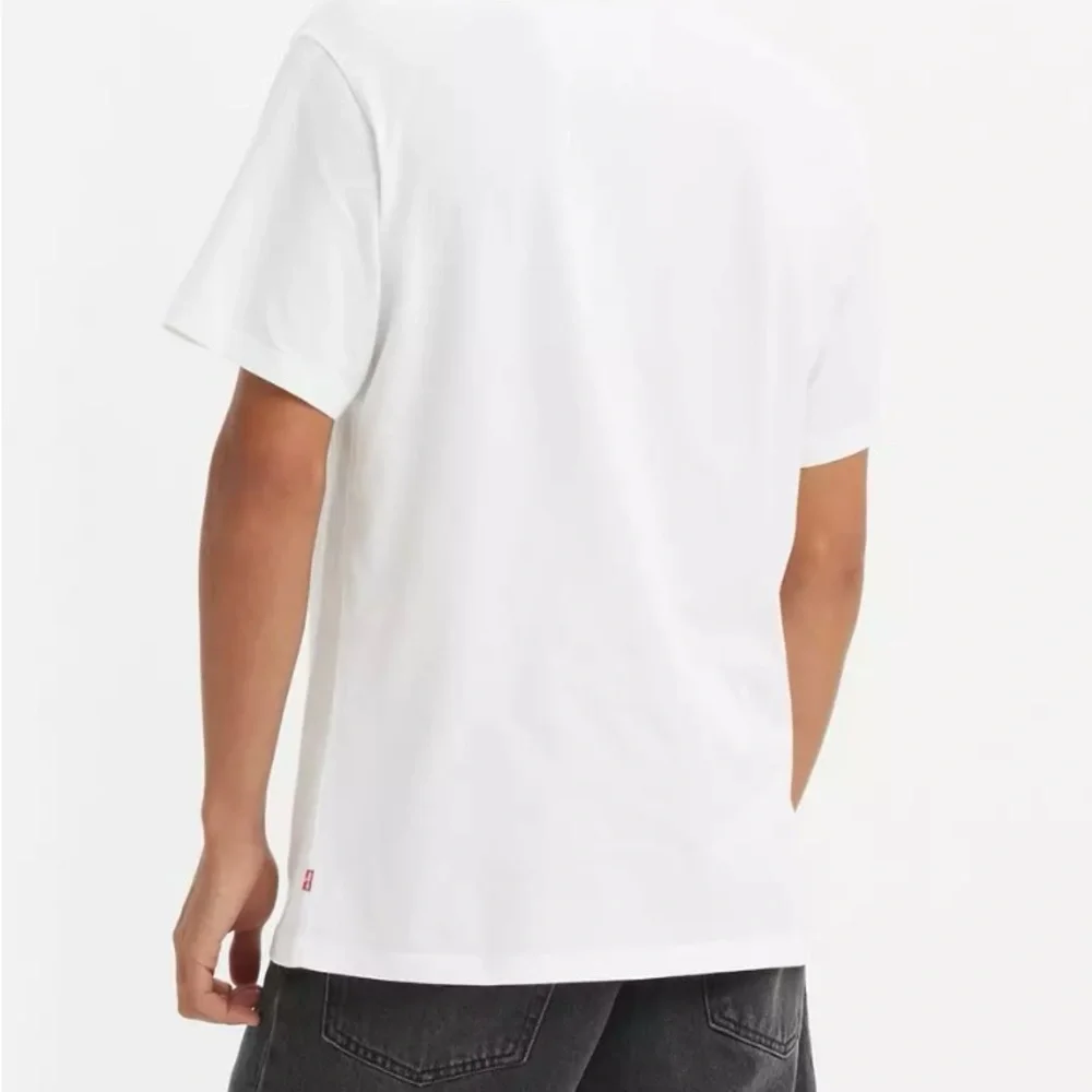 NWT Levi’s men’s XLT original style short sleeve white and red logo Tee shirt